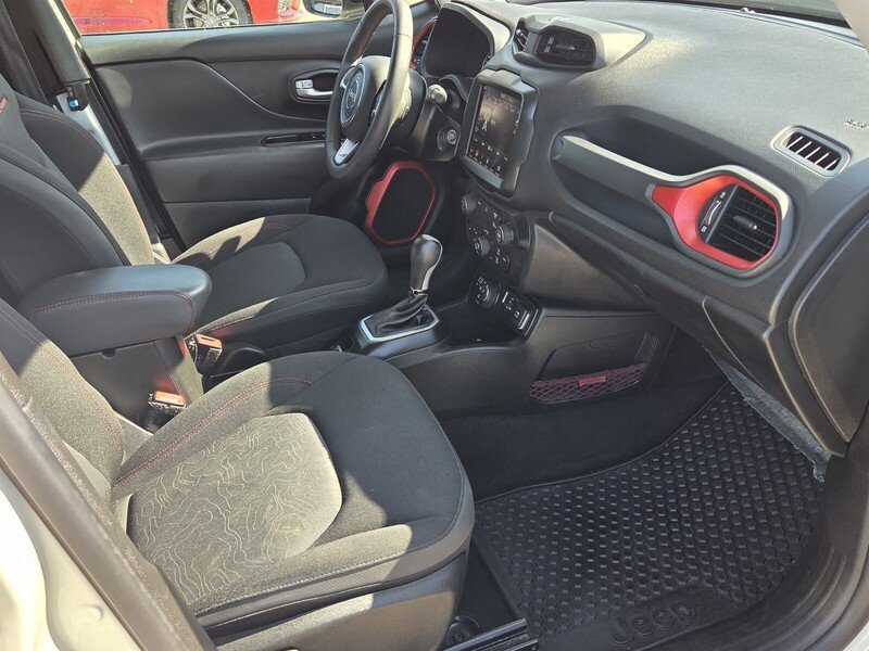 Certified 2023 Jeep Renegade Trailhawk AWD/4WD image 18