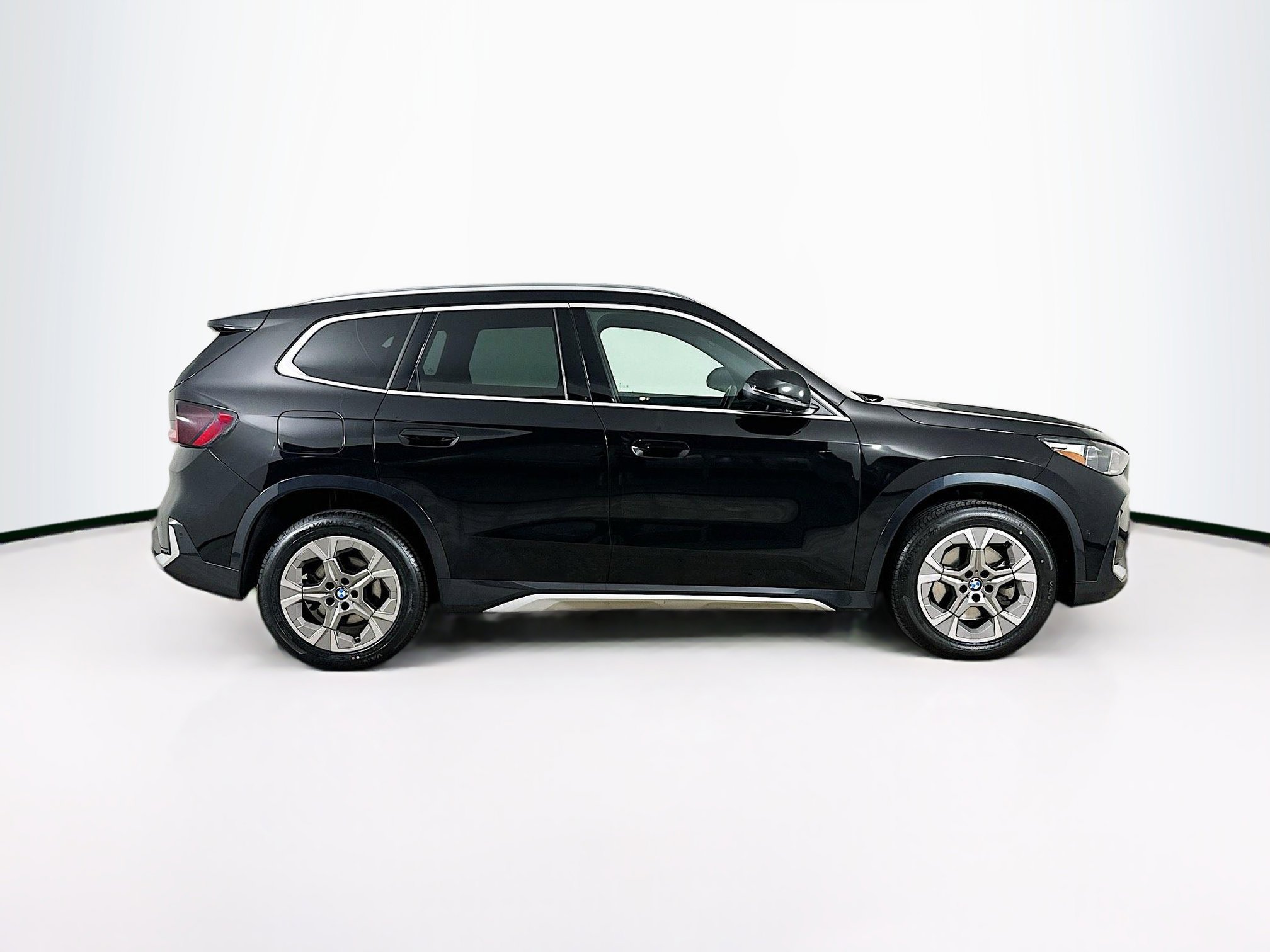Used 2025 BMW X1 xDrive28i AWD/4WD image 10