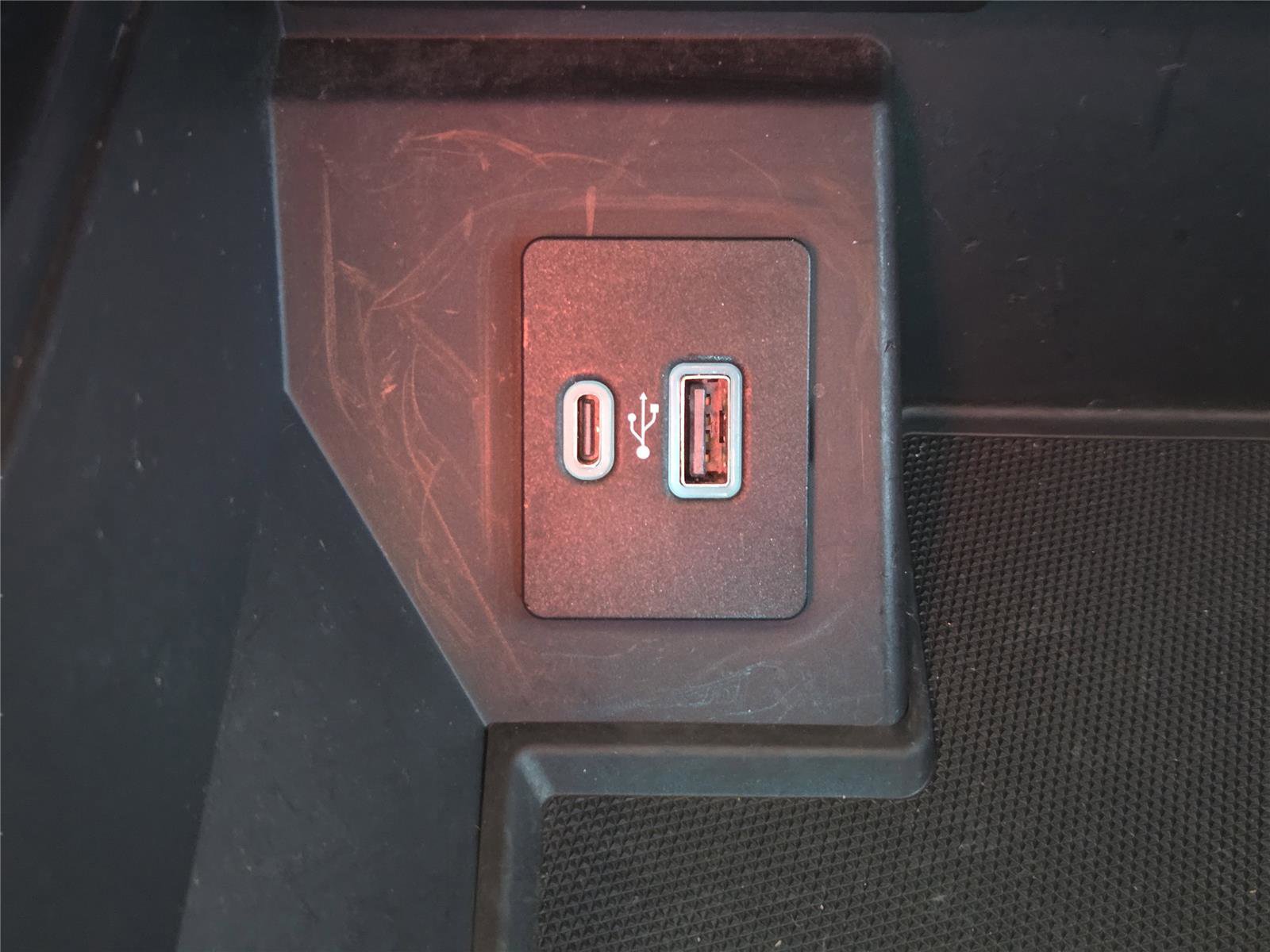 Used 2021 Ford F150 Lariat w/ Trailer Tow Package image 17