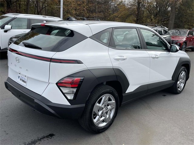 Certified 2025 Hyundai Kona SE image 7