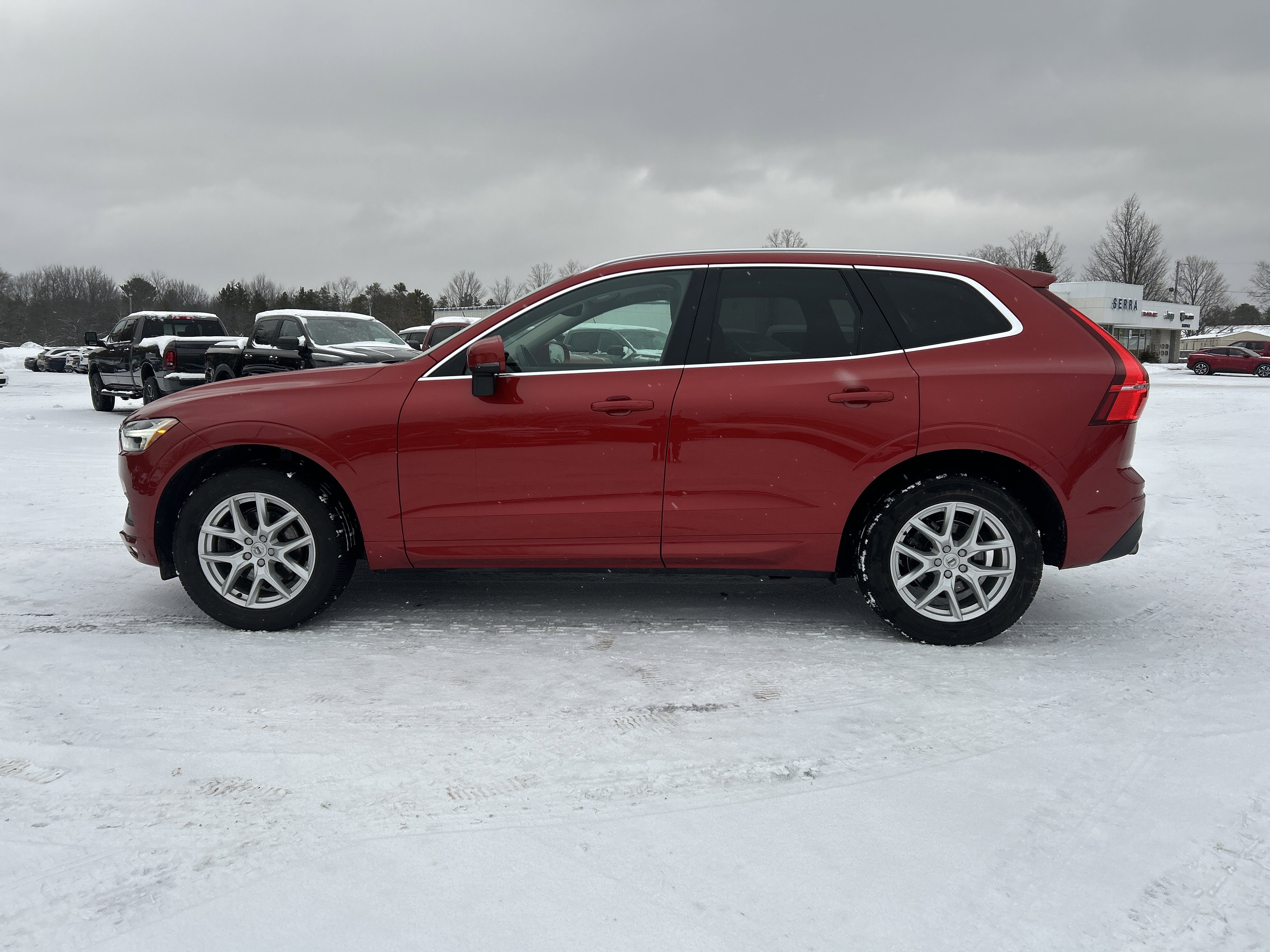 Used 2021 Volvo XC60 T5 Momentum image 7
