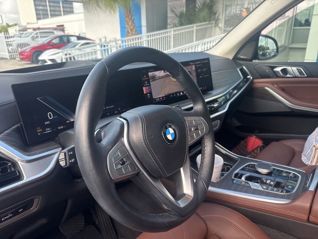Used 2025 BMW X7 xDrive40i w/ Premium Package AWD/4WD image 12