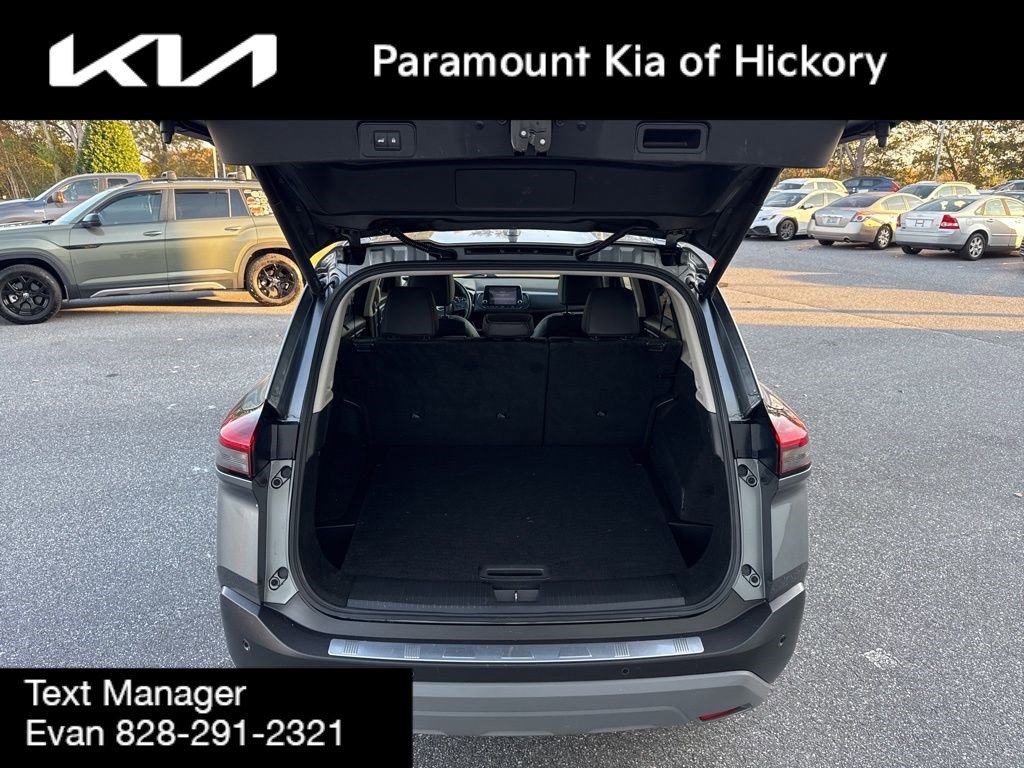 Used 2023 Nissan Rogue SV w/ SV Premium B Package image 9