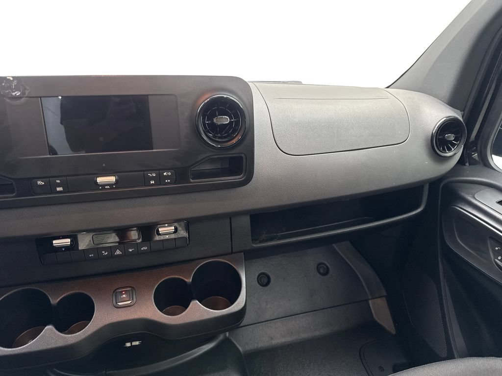 Used 2024 Mercedes-Benz Sprinter 2500 image 46