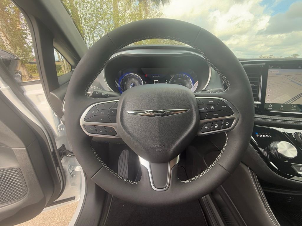 New 2026 Chrysler Pacifica Limited FWD image 21