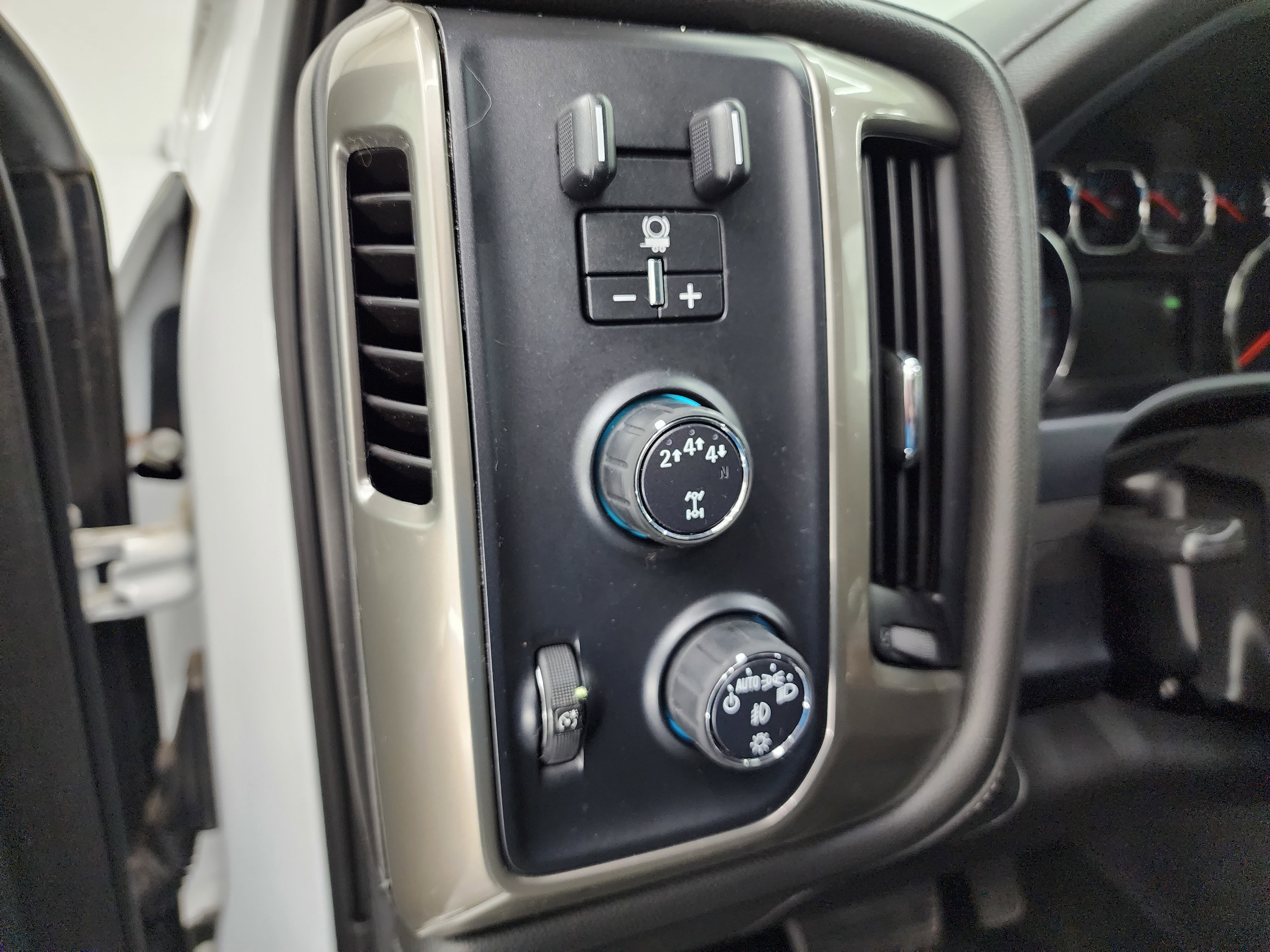 Used 2018 Chevrolet Silverado 3500 High Country w/ Duramax Plus Package image 40