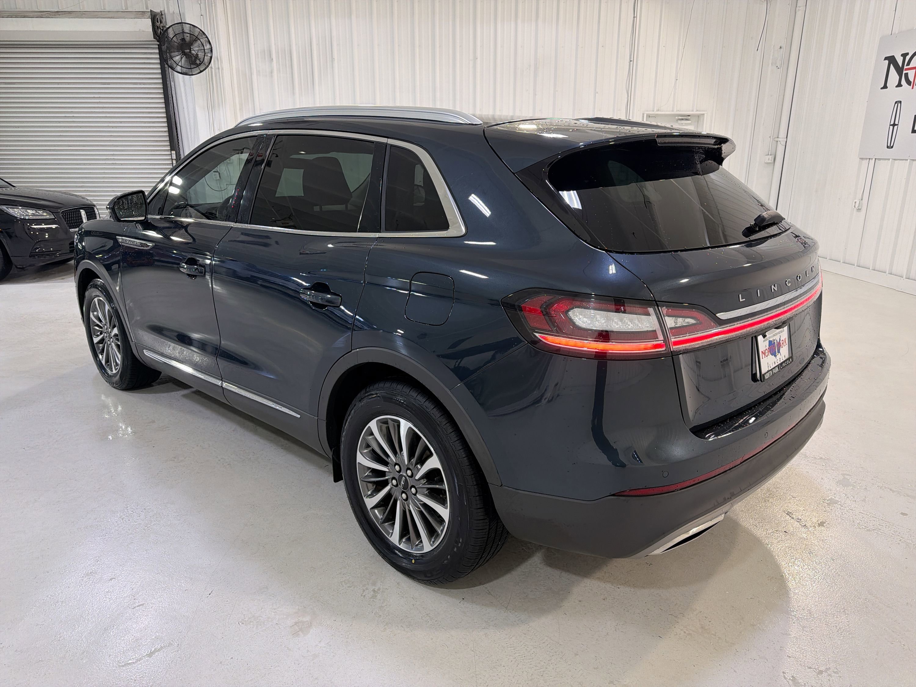 Used 2023 Lincoln Nautilus FWD w/ Premium Package image 25