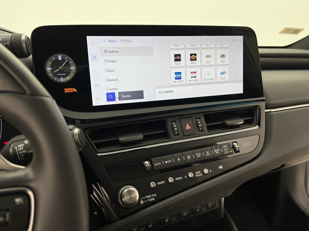 Used 2023 Lexus ES 300h Ultra Luxury image 18