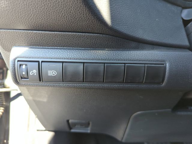 Used 2023 Toyota Corolla SE image 39