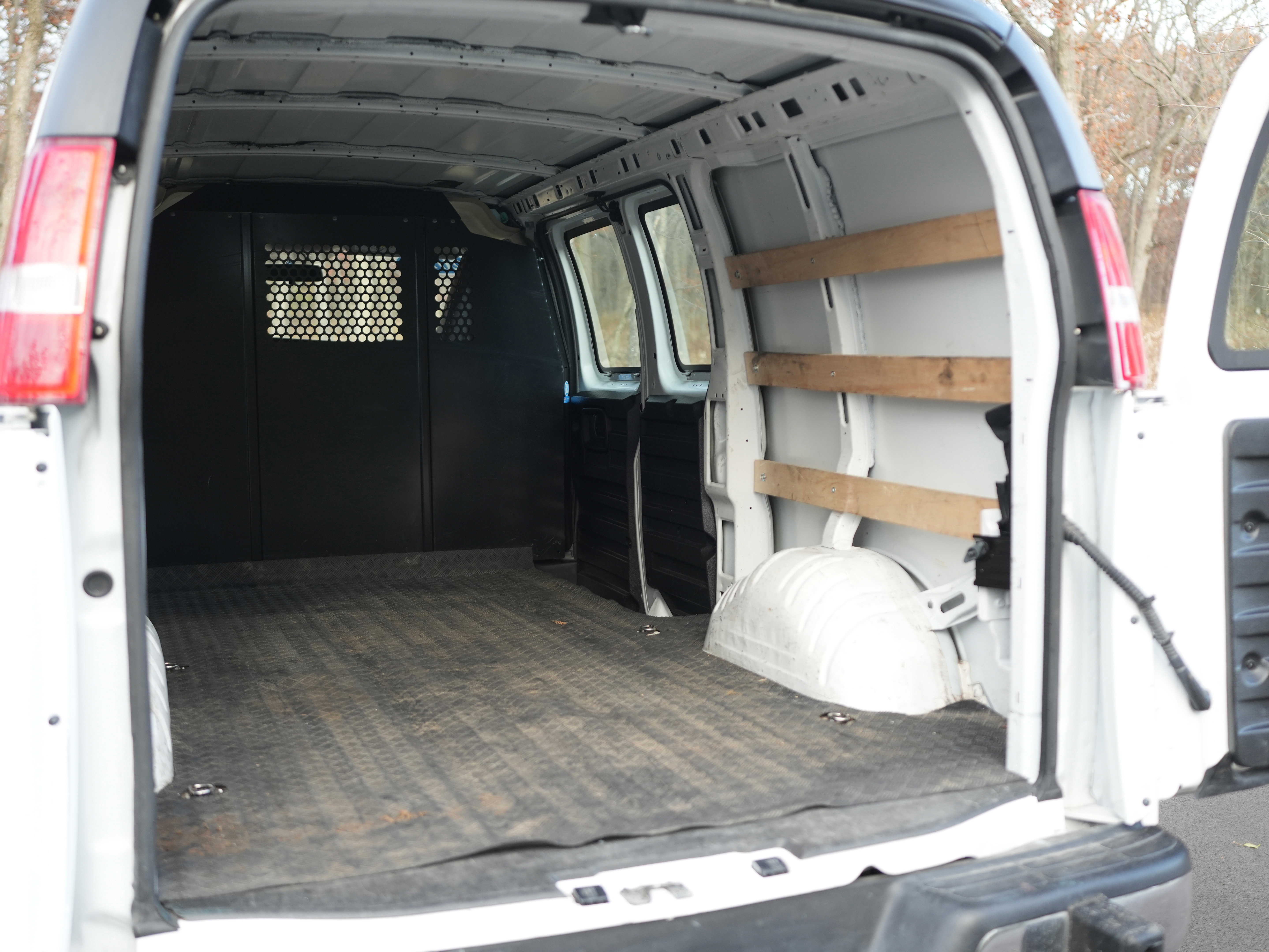 Used 2023 Chevrolet Express 2500 w/ Driver Convenience Package image 9