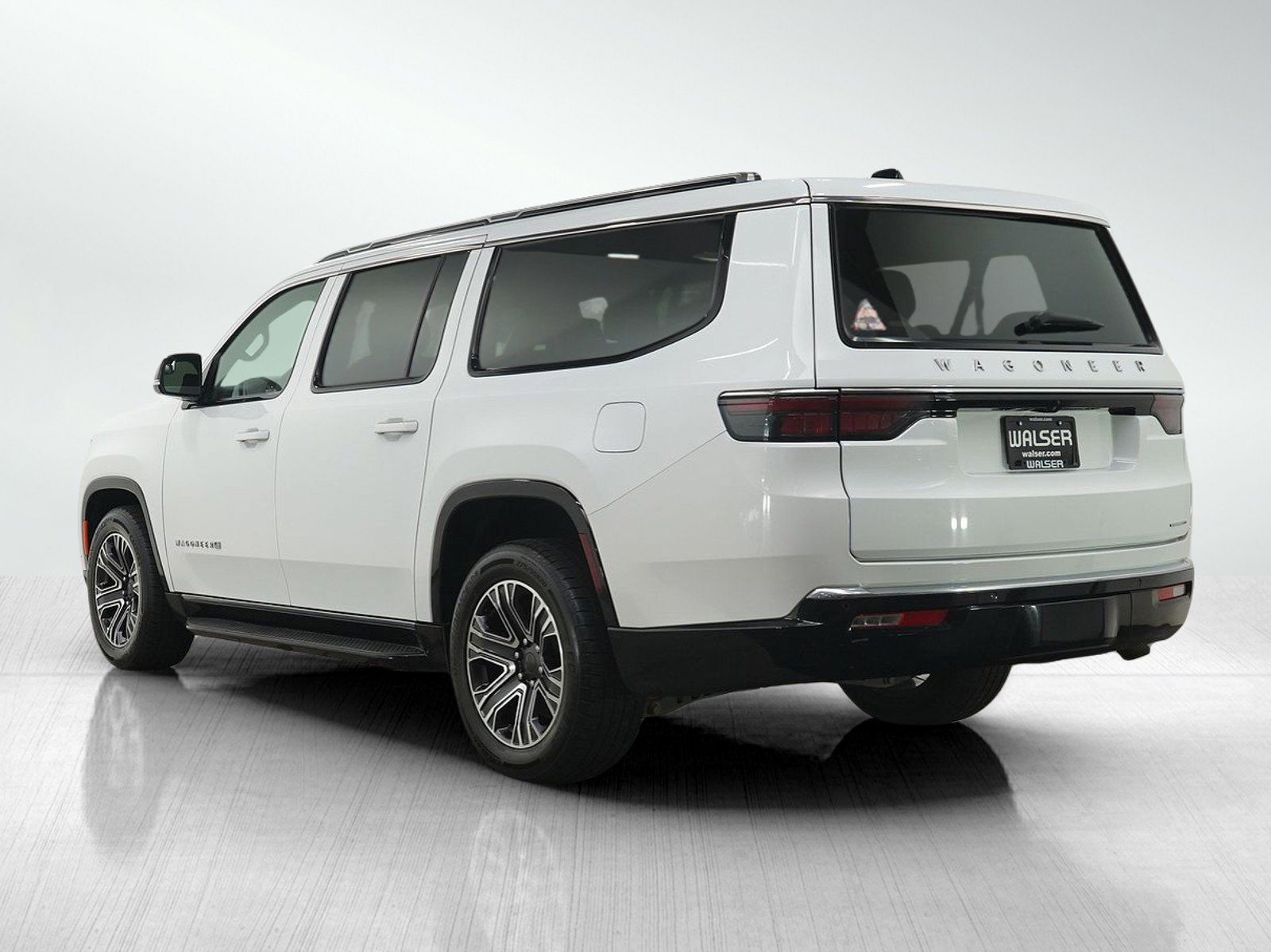 Used 2024 Jeep Wagoneer L Series II w/ Flexible Seating Group image 4