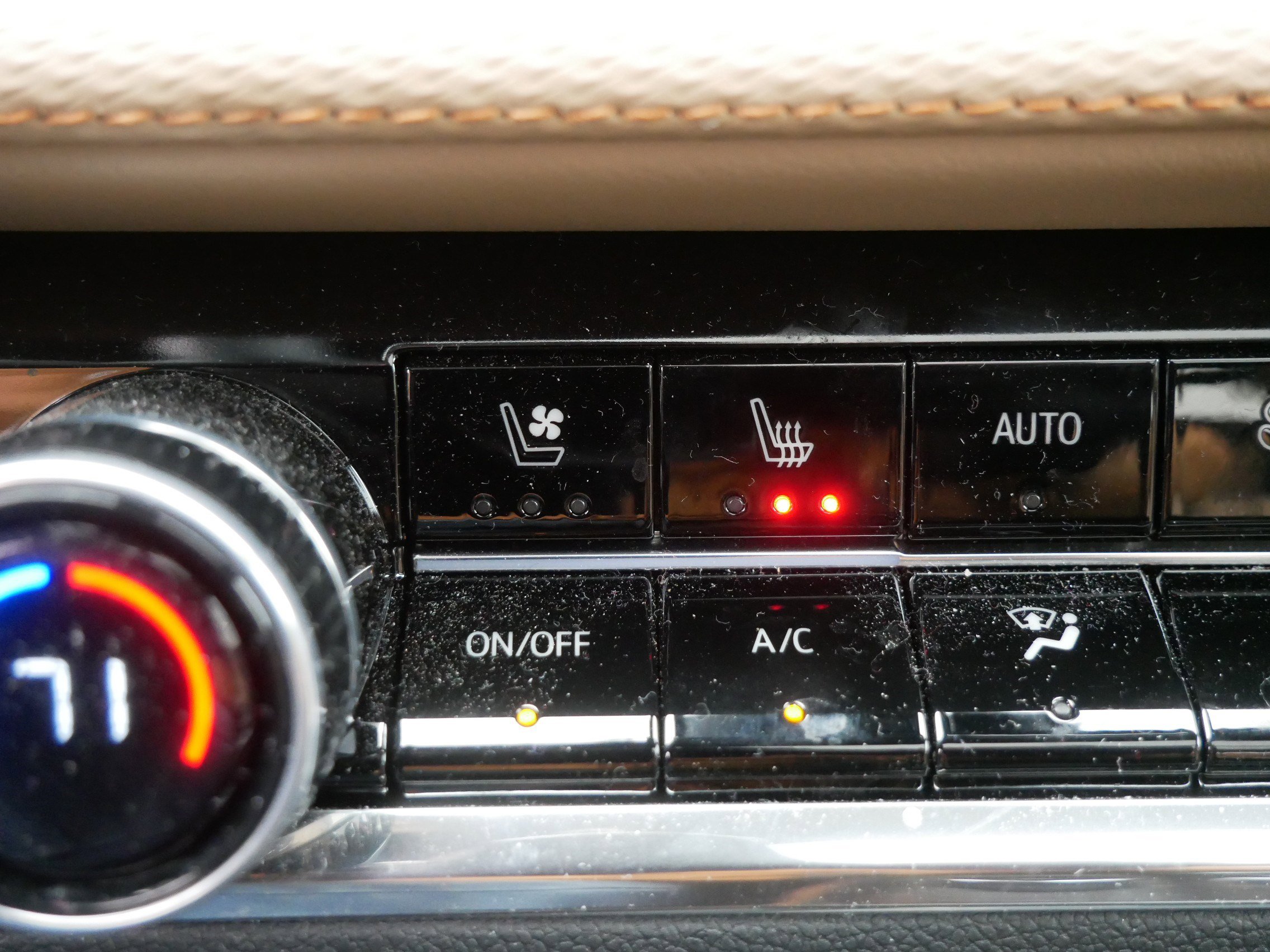 Used 2025 Chevrolet Equinox ACTIV w/ Safety and Technology Package image 28