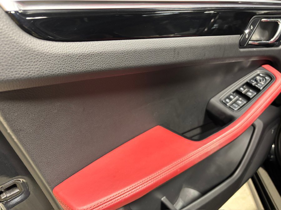 Used 2017 Porsche Macan GTS AWD/4WD image 12