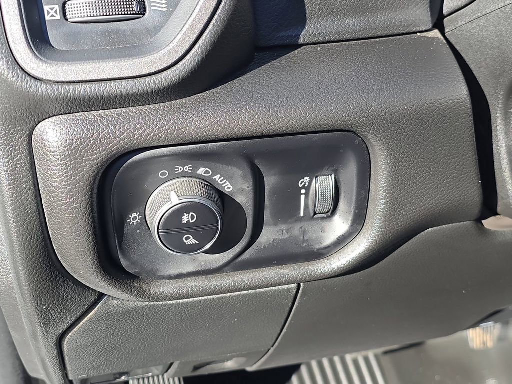 Used 2025 RAM 3500 Tradesman w/ Chrome Appearance Group image 20