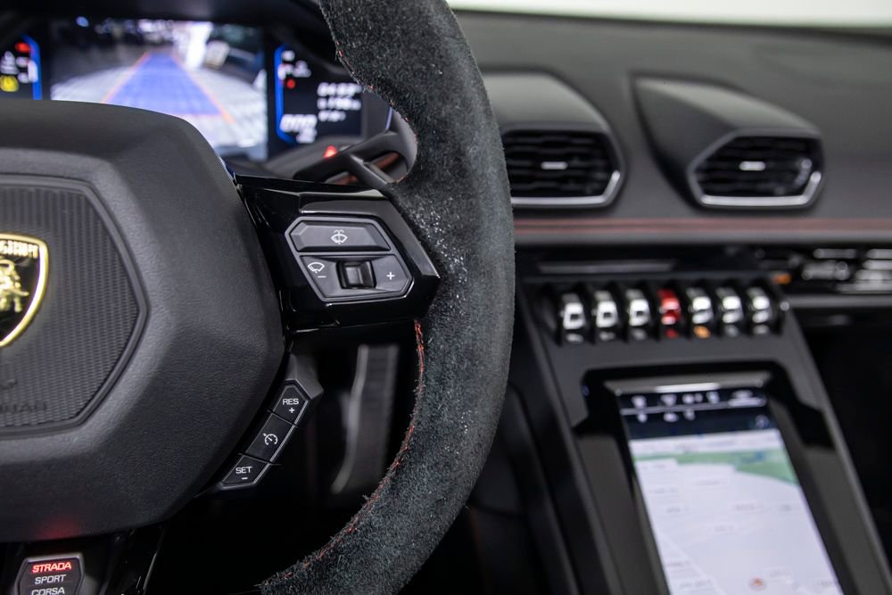 Used 2020 Lamborghini Huracan EVO image 47