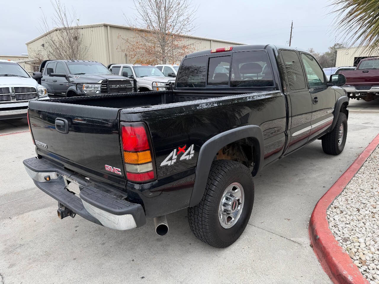 Used 2007 GMC Sierra 2500 SLE w/ Heavy-Duty Power Package image 2