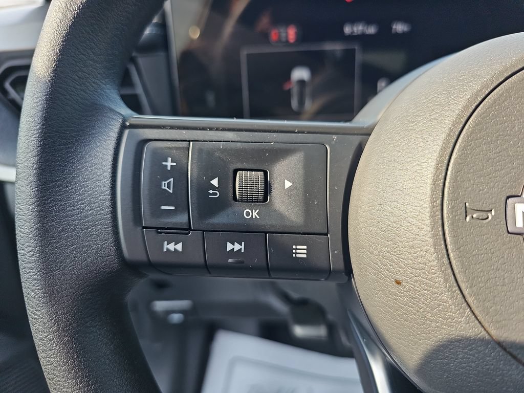 Used 2026 Nissan Kicks SV w/ Charging Package AWD/4WD image 17