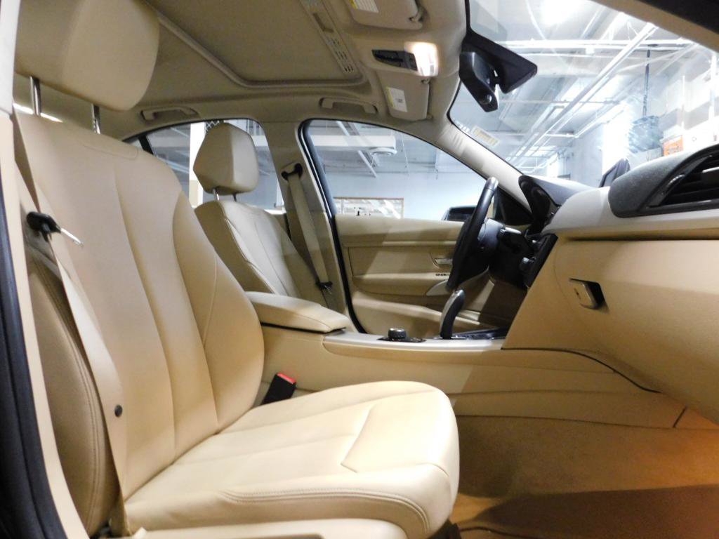 Used 2013 BMW 320i xDrive Sedan AWD/4WD image 15