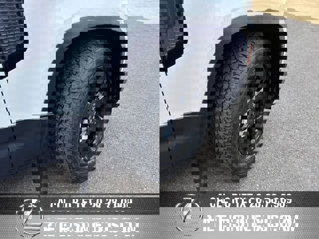 Used 2020 Land Rover Defender 110 SE image 10