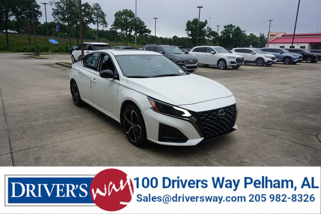 Used 2023 Nissan Altima 2.5 SR w/ SR Premium Package FWD image 1