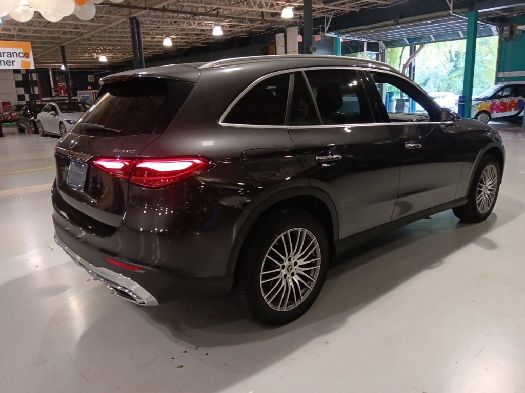 Used 2026 Mercedes-Benz GLC 300 4MATIC image 12