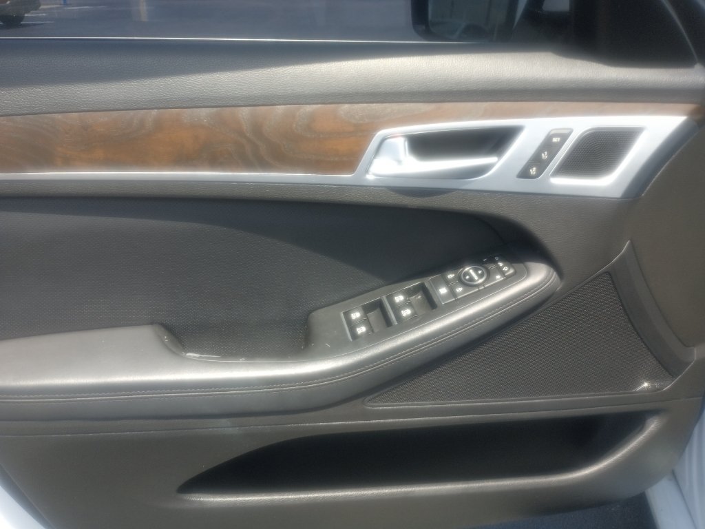 Used 2015 Hyundai Genesis 5.0 RWD image 15