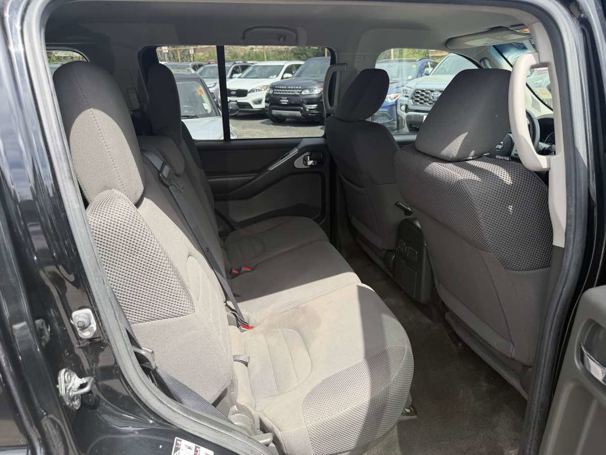 Used 2012 Nissan Pathfinder S image 12