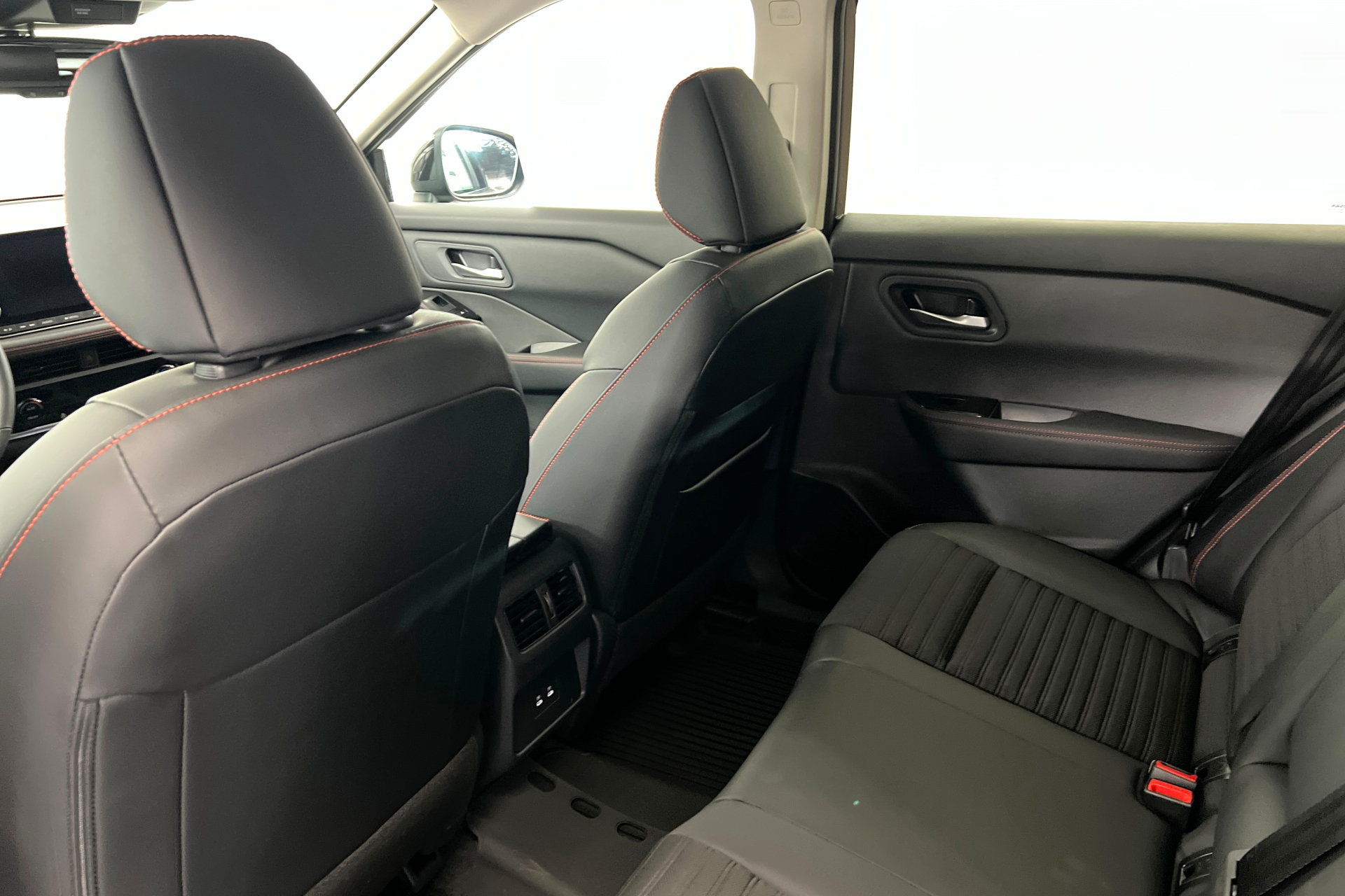 New 2026 Nissan Rogue SV w/ Rock Creek Premium Package AWD/4WD image 19
