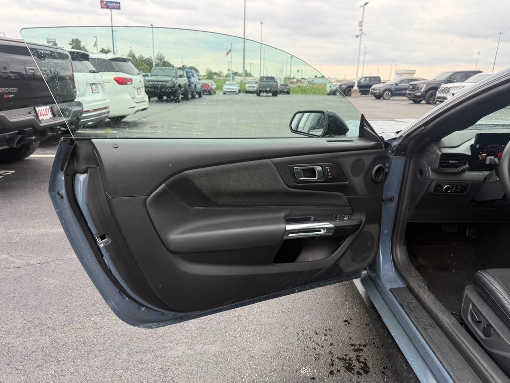 Used 2025 Ford Mustang Coupe RWD image 14