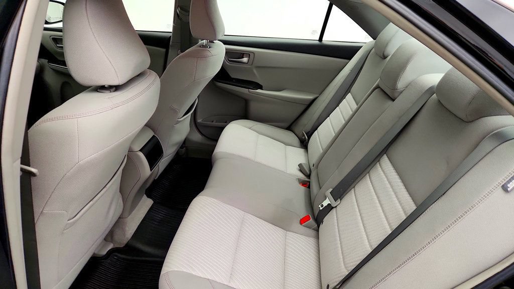 Used 2016 Toyota Camry FWD image 19
