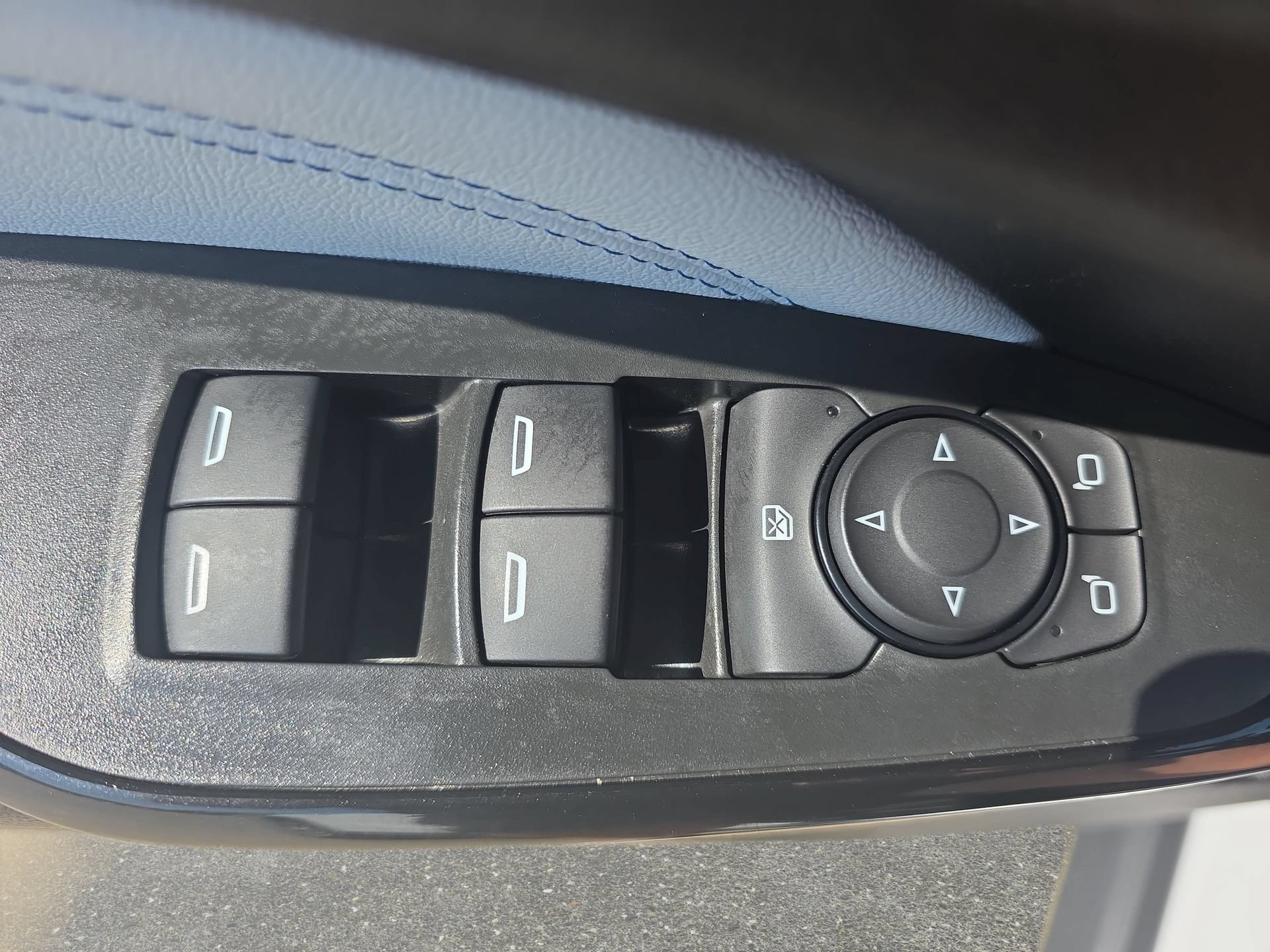 Used 2025 Chevrolet Trax LT FWD image 26