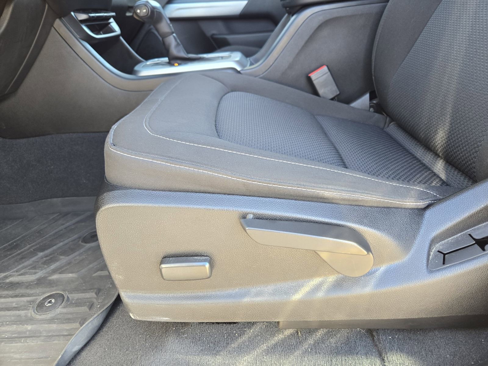 Used 2021 Chevrolet Colorado LT w/ LT Convenience Package image 28