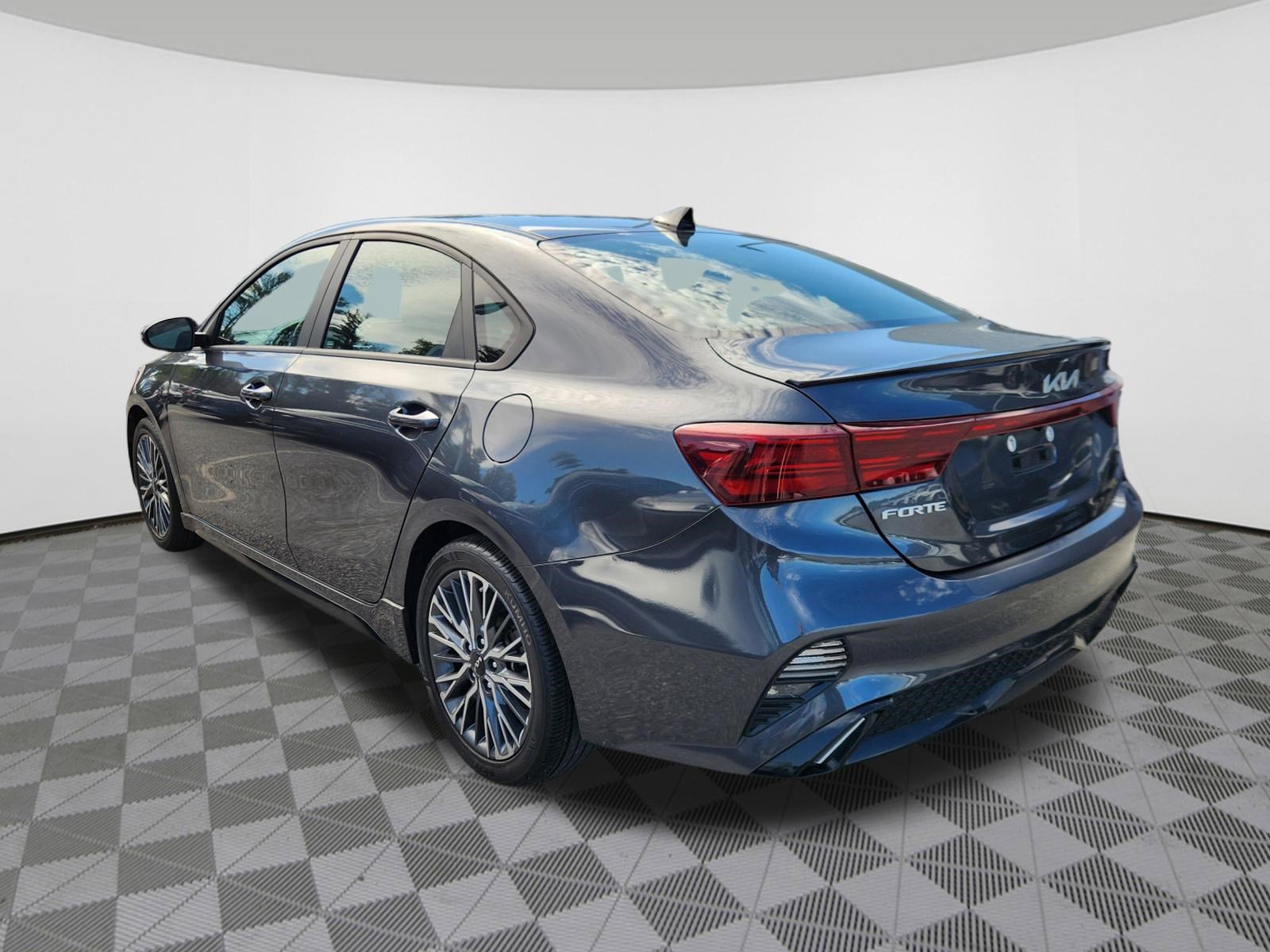 Used 2023 Kia Forte GT-Line w/ GT-Line Premium Package FWD image 3