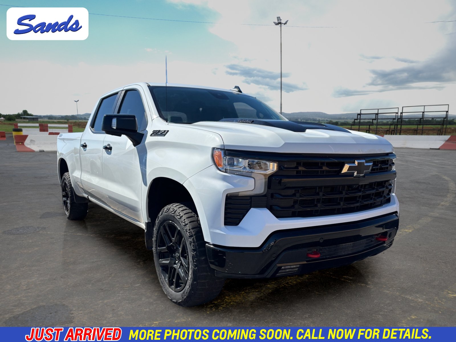 Used 2024 Chevrolet Silverado 1500 LT Trail Boss w/ LT Trail Boss Premium Package AWD/4WD image 1