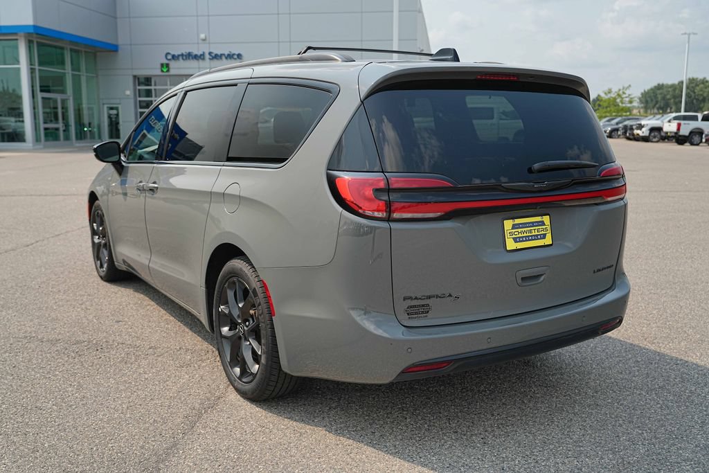 Used 2025 Chrysler Pacifica Limited FWD image 8