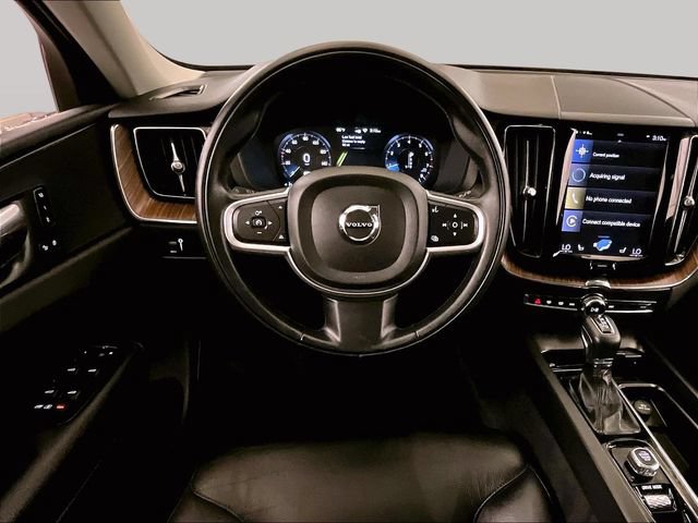 Used 2021 Volvo XC60 T5 Momentum w/ Premium Package AWD/4WD image 5