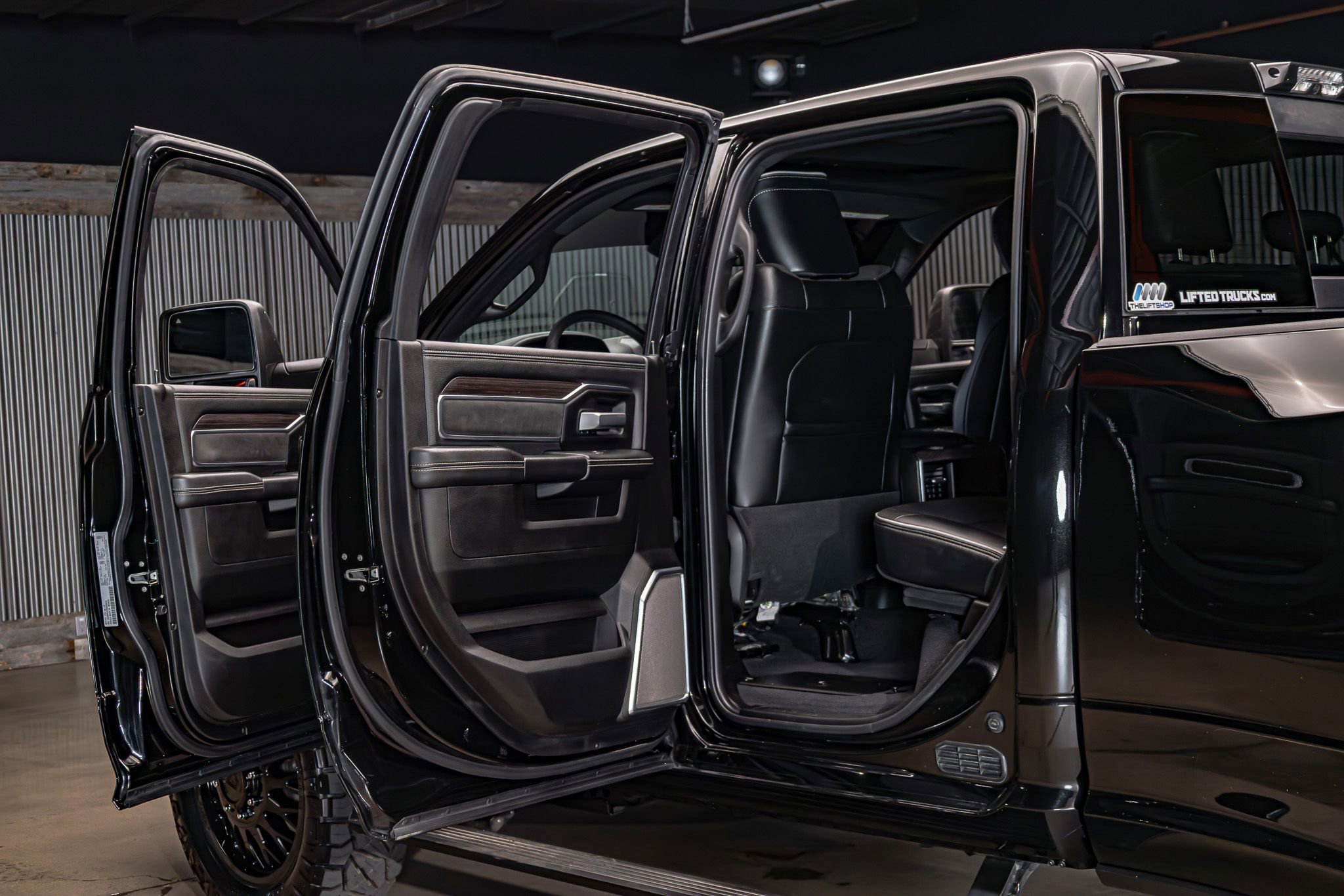 Used 2025 RAM 3500 Laramie image 30