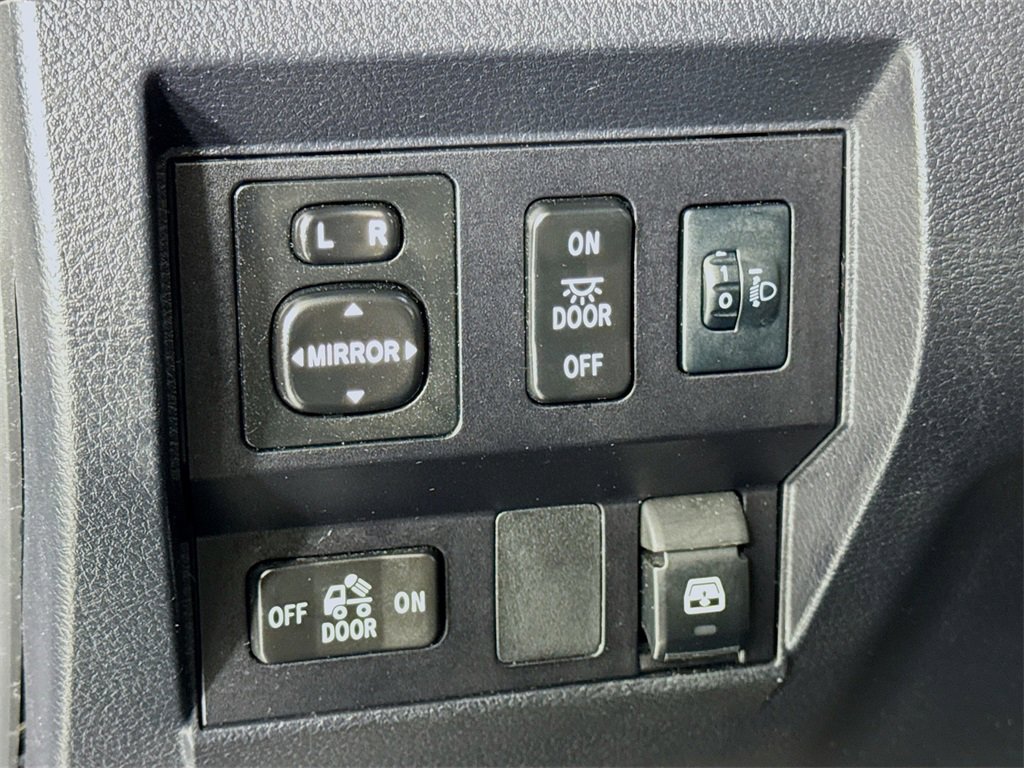 Used 2017 Toyota Tundra SR5 image 18