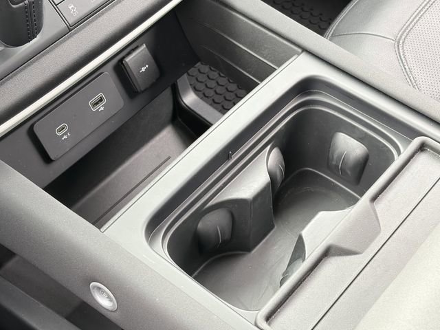 Used 2023 Land Rover Defender 90 SE image 15