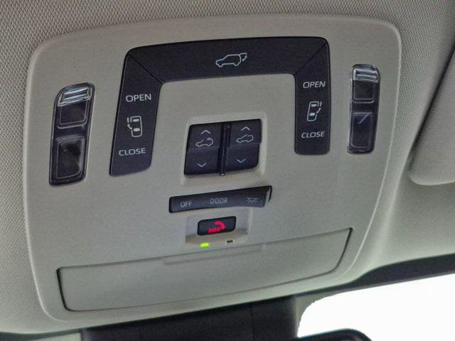 Certified 2024 Toyota Sienna XLE image 31