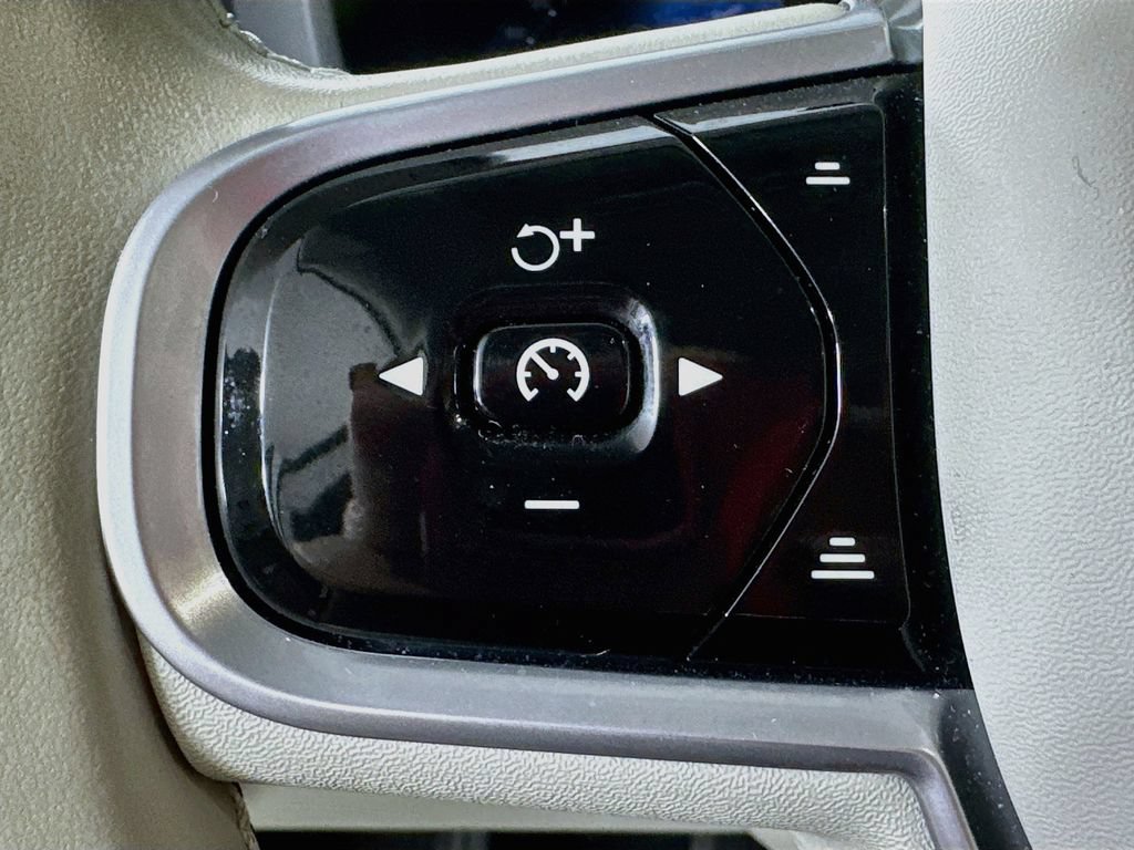Used 2022 Volvo XC60 B5 Inscription w/ Advanced Package AWD/4WD image 25
