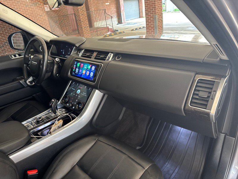 Used 2020 Land Rover Range Rover Sport SE AWD/4WD image 26
