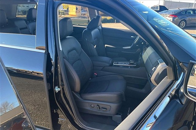 Certified 2025 Nissan Pathfinder Platinum w/ Cargo Package image 30