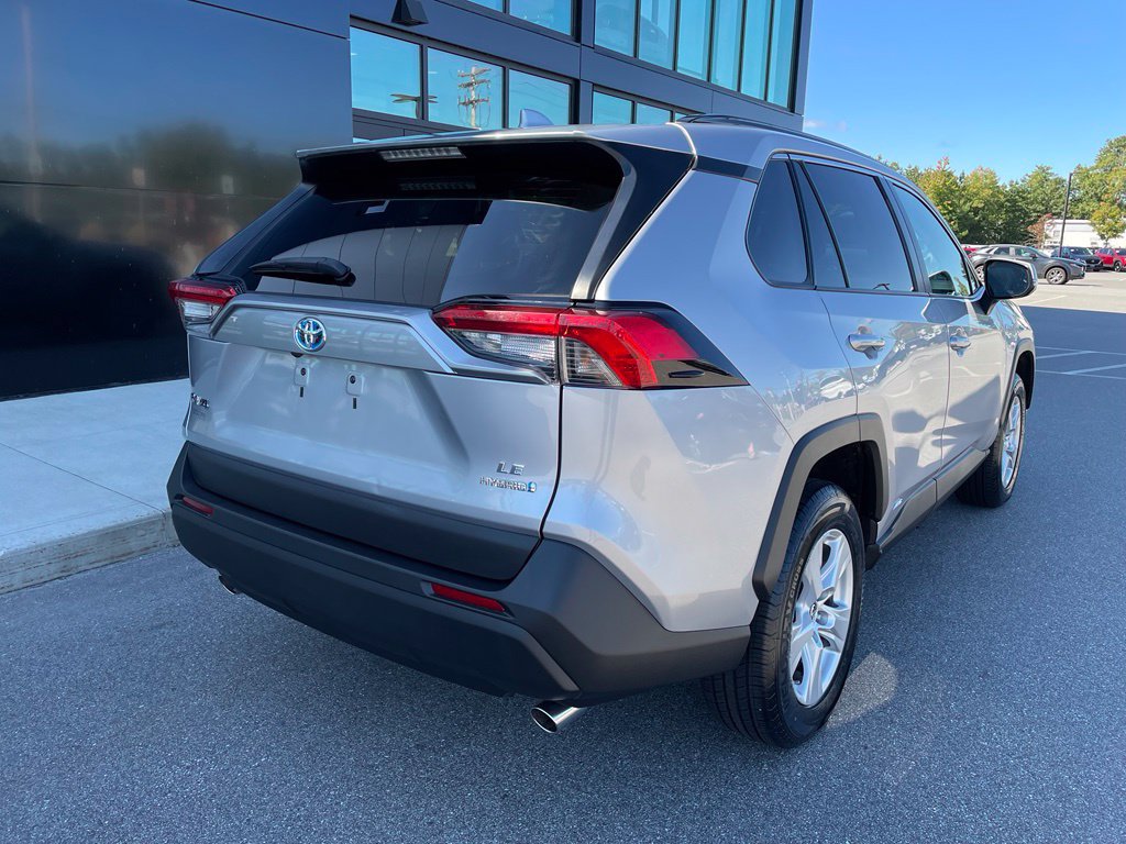 Used 2021 Toyota RAV4 LE w/ Carpet Mat Package (TMS) AWD/4WD image 4
