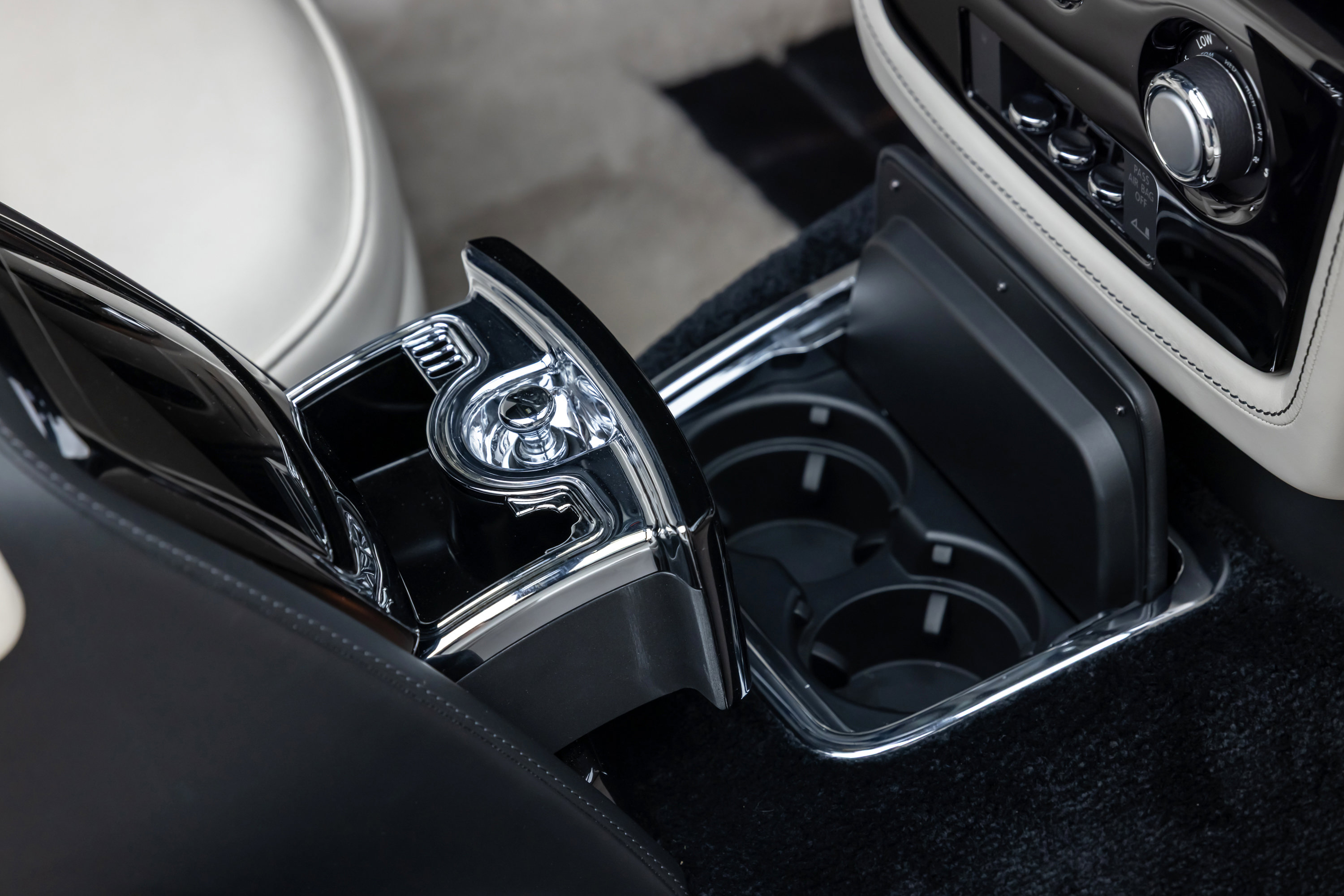 Used 2013 Rolls-Royce Phantom Drophead Coupe image 27