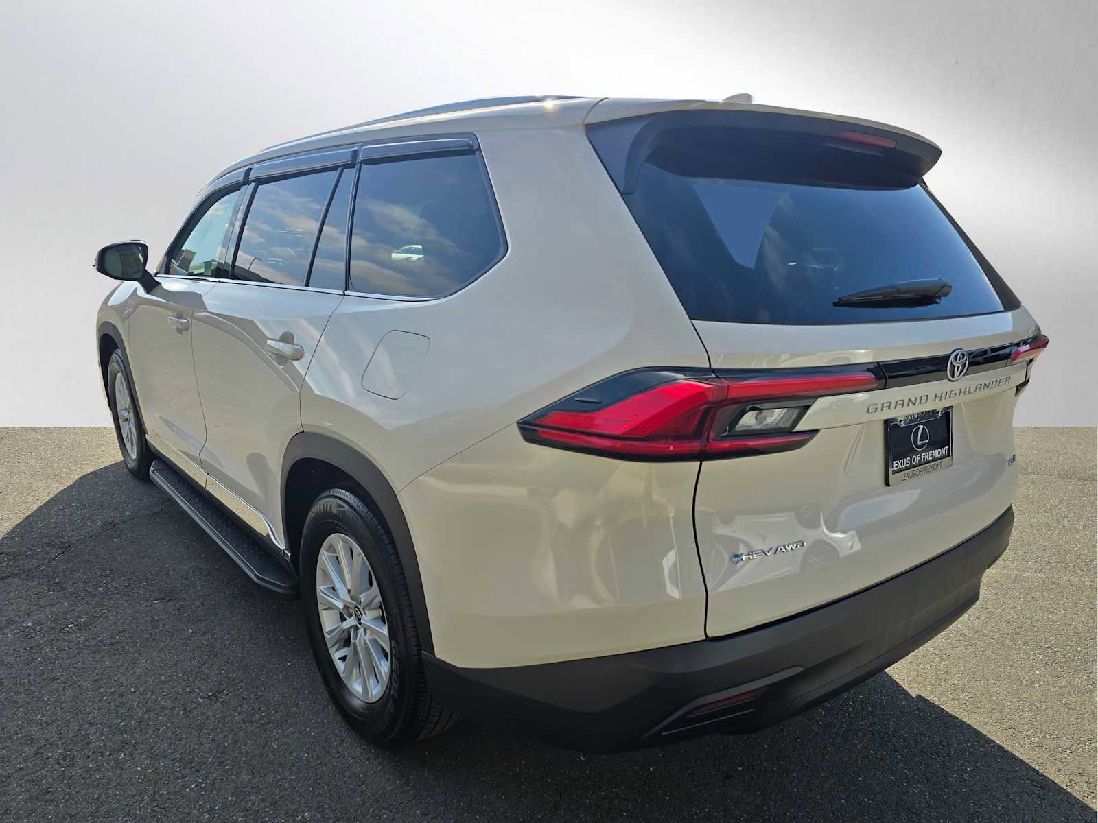 Used 2024 Toyota Grand Highlander XLE image 5