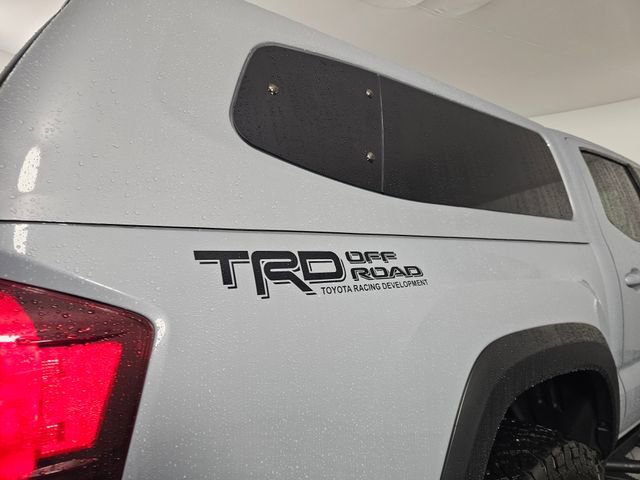 Used 2018 Toyota Tacoma TRD Off-Road w/ Technology Package image 16