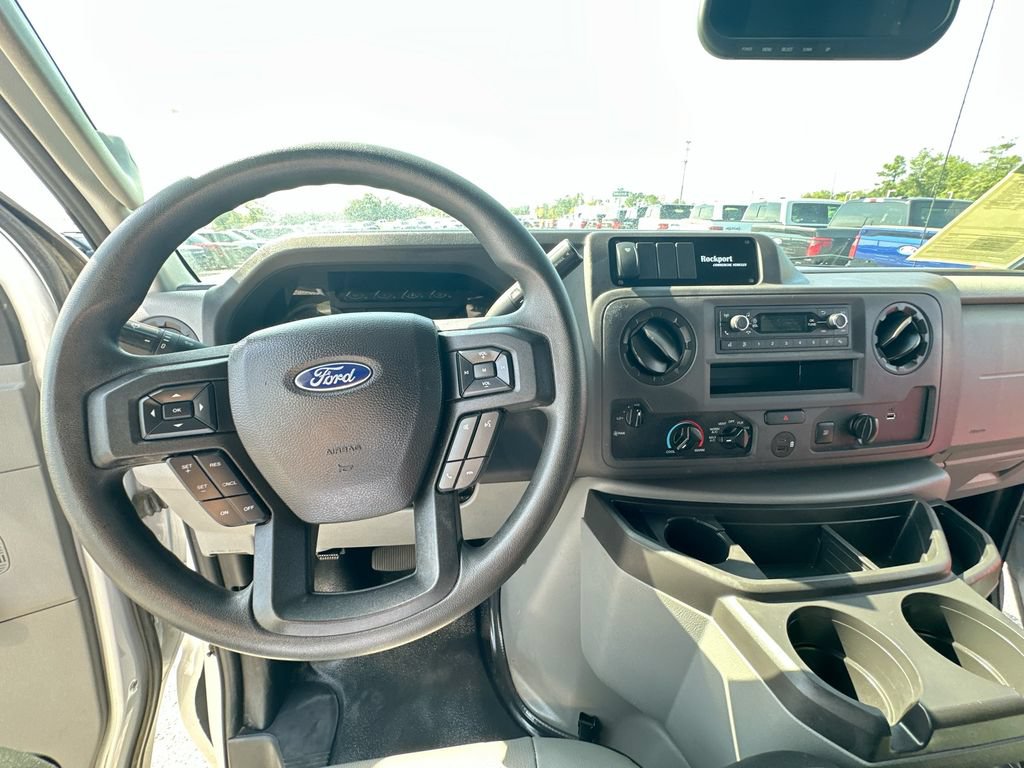 Used 2022 Ford E-450 and Econoline 450 Super Duty RWD image 18
