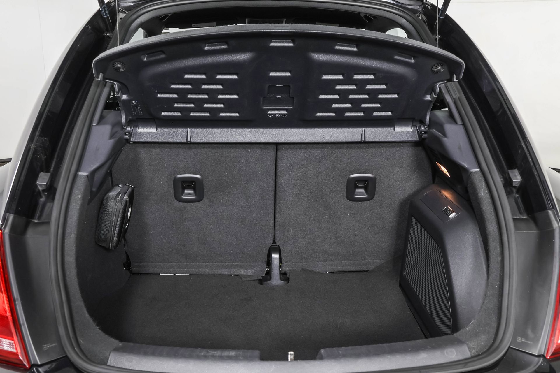 Used 2014 Volkswagen Beetle R-Line image 38