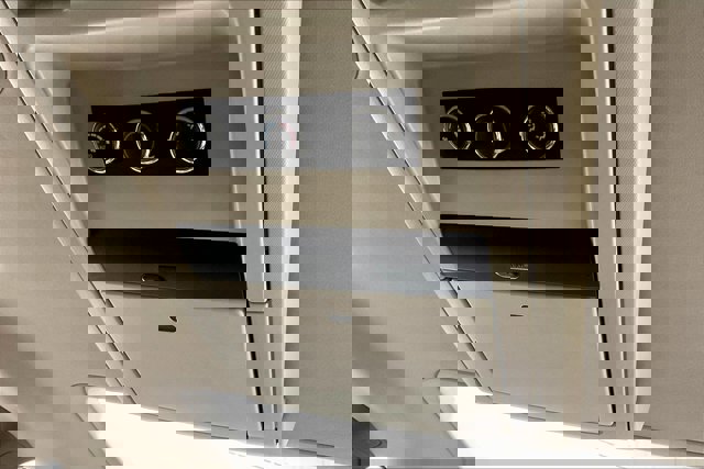 Used 2012 Chrysler Town & Country Limited w/ Luxury Group image 35